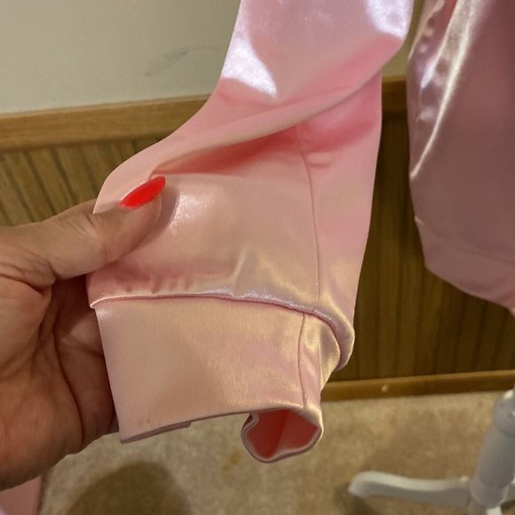 The pink ladies Barbie pink lightweight jacket. Size medium - Picture 7 of 9